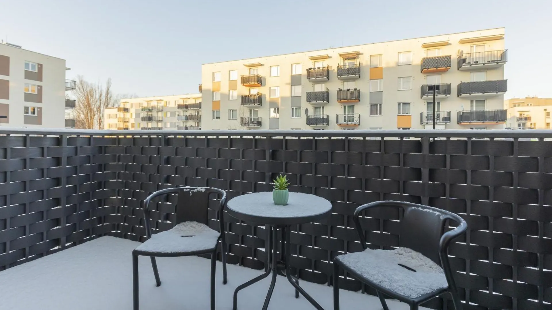 Subtle Colors Apartment In Warsaw With Furnished Balcony By Noclegi Renters Lengyelország